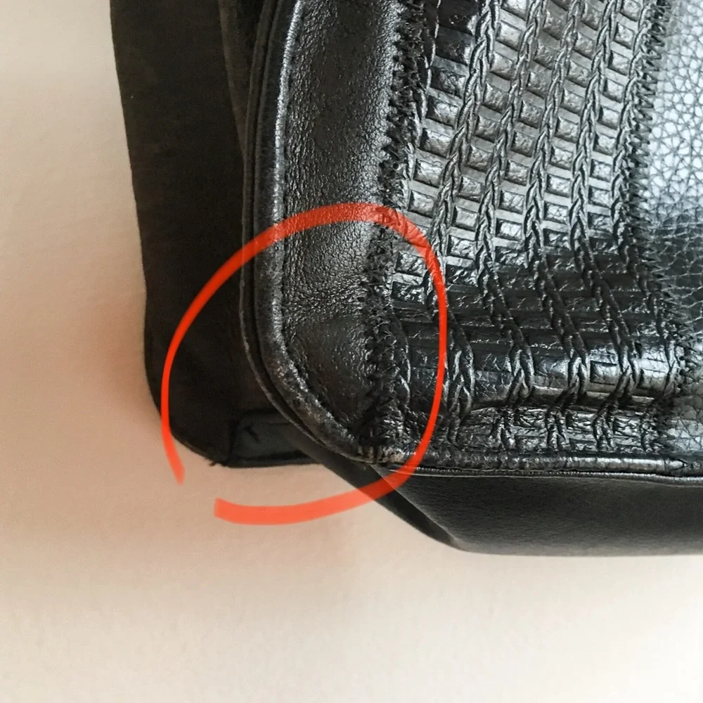 Vintage Inspired Embossed Leather Cross Body Bag Black One Size - Picture 11 of 14